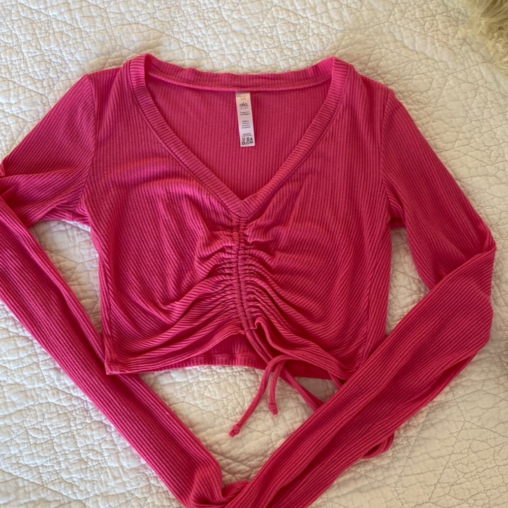 Alo cropped top in pink 💕